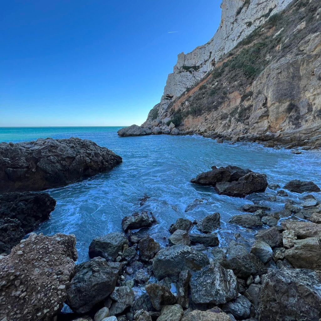 Overwinteren in Spanje of Portugal. Spiritueel ontwaken. Wonen in een camper, wonen op een boot. Chakra, aura, bewustzijn. Locatieonafhankelijk.