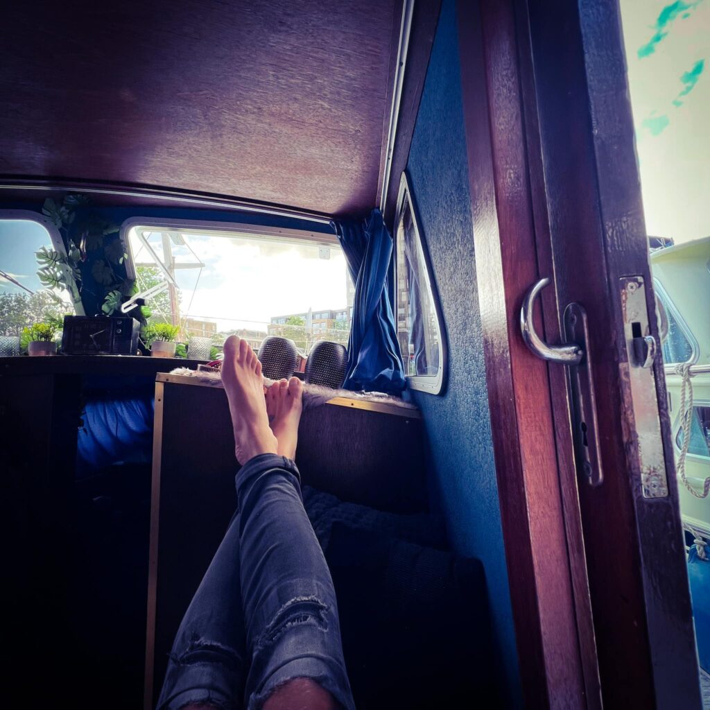 Spirituele en online coaching van Riko richt zich op een Holistische en Energetische aanpak. Rust in je hoofd. Wonen op een boot en camper.