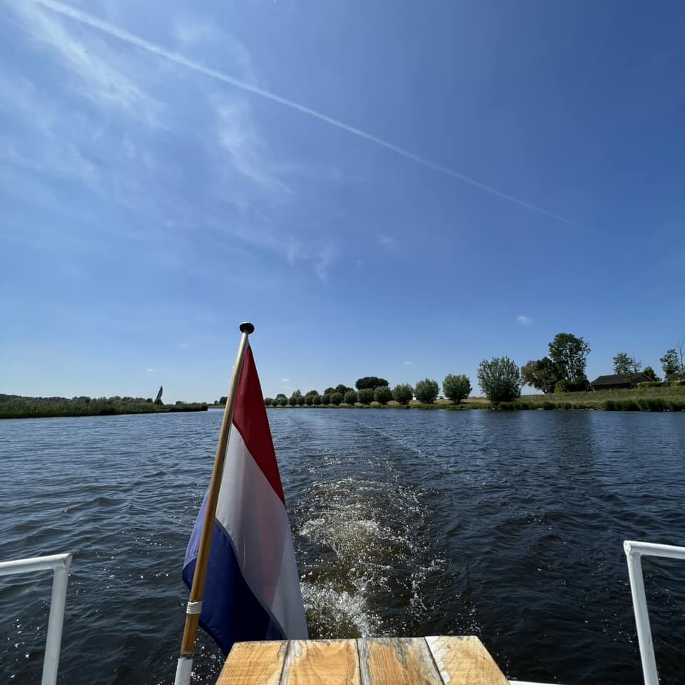 Wonen op een boot. Bewust en kalm leven. Spirituele ontwikkeling. Locatieonafhankelijk en vrijheid. Likotasji, Riko Winter, Holistisch.