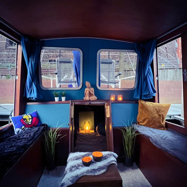 6 musthaves voor jouw onvergetelijke vanlife-avontuur. Gemak onderweg. Gadgets-vanlife-must-haves-boot-led-strip-percolator
