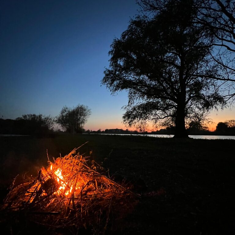Hoe je veilig een kampvuur maakt, zonder bosbrand!
