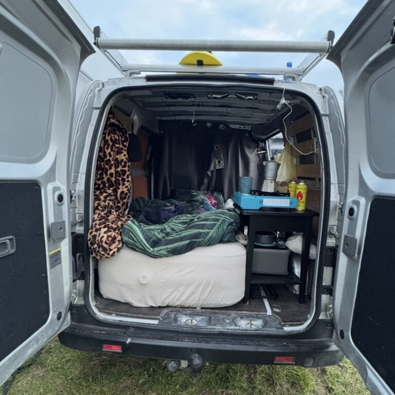 Is de Nissan NV200 geschikt als camper? De voor- en nadelen