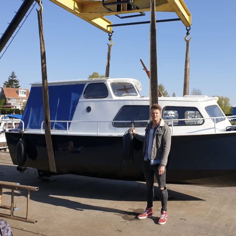 Op een boot wonen, waar schrijf je je in?